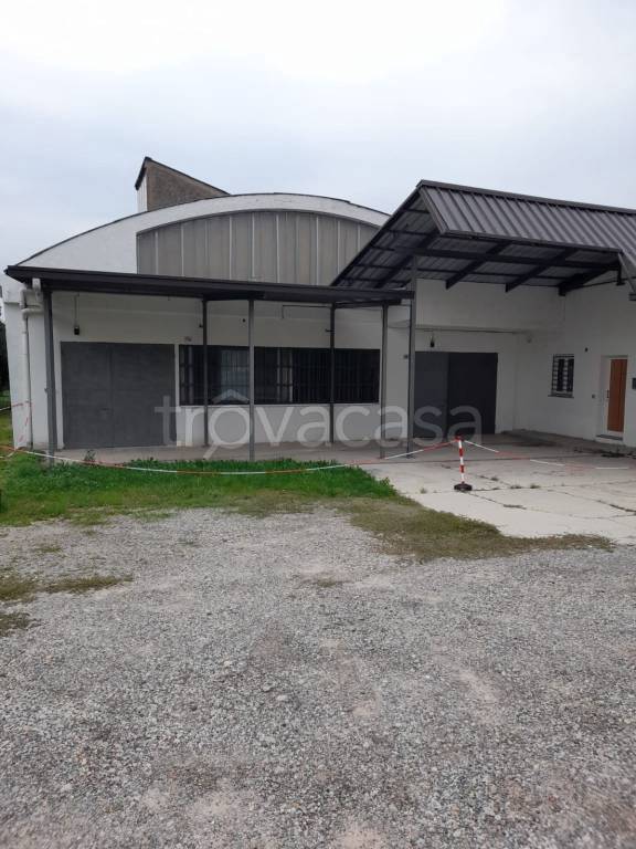 locale commerciale in affitto a Cermenate
