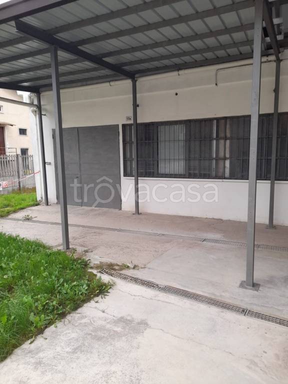 locale commerciale in affitto a Cermenate
