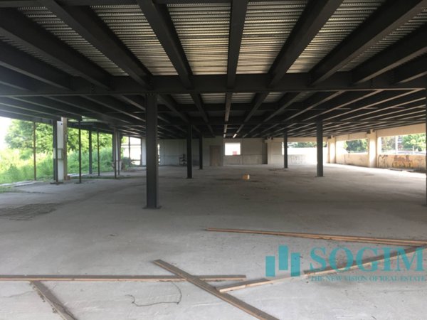 locale commerciale in affitto a Cermenate