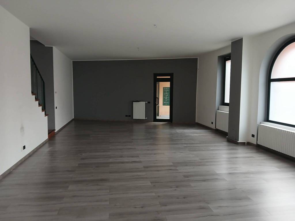 negozio in affitto a Cermenate in zona Asnago