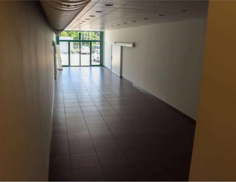 locale commerciale in affitto a Cermenate