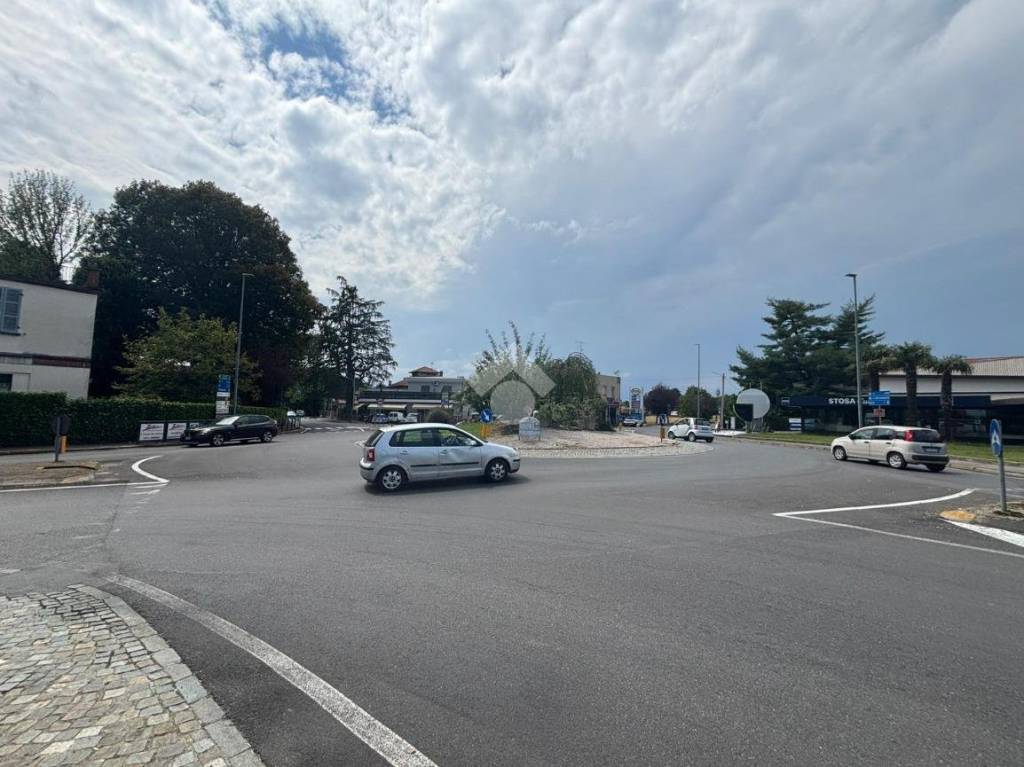 negozio in affitto a Cermenate