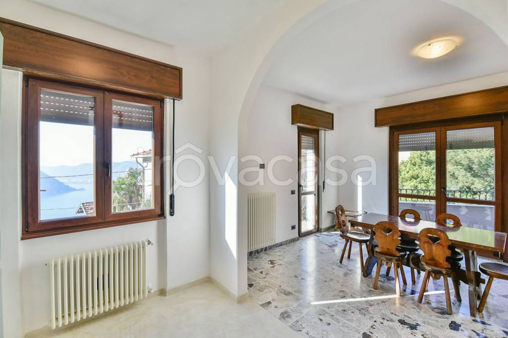 appartamento in affitto a Cernobbio in zona Rovenna