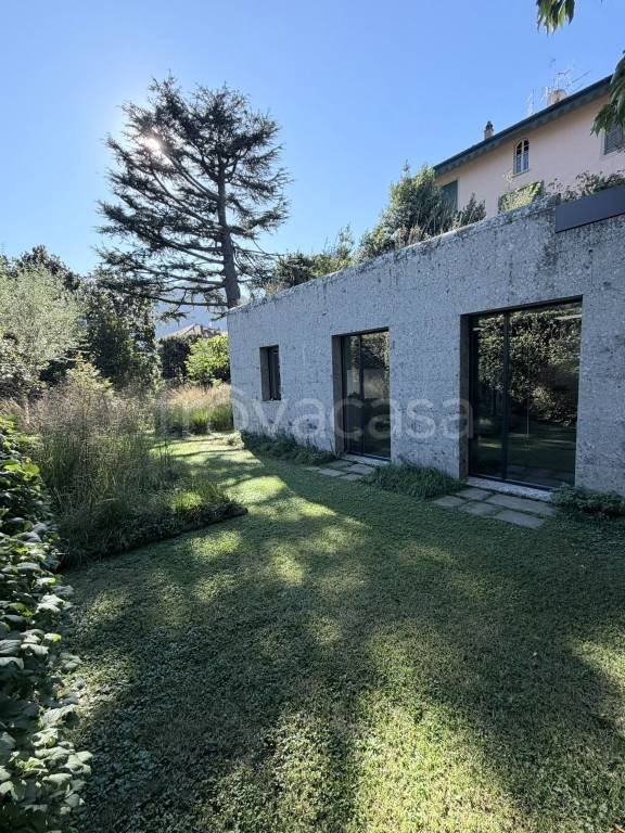 casa indipendente in affitto a Cernobbio