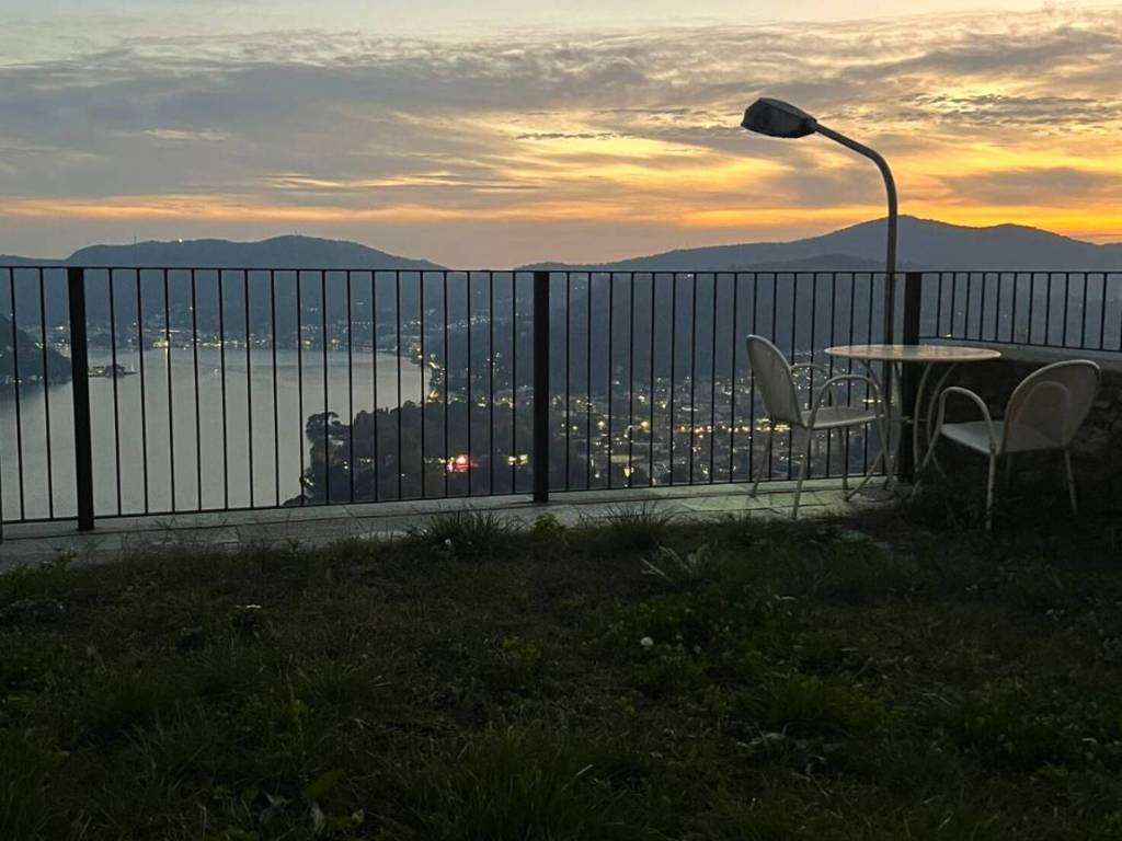 appartamento in affitto a Cernobbio in zona Rovenna