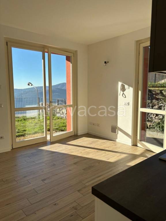 appartamento in affitto a Cernobbio in zona Rovenna