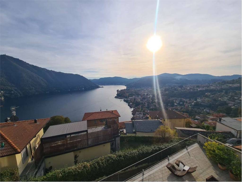 appartamento in affitto a Cernobbio in zona Rovenna