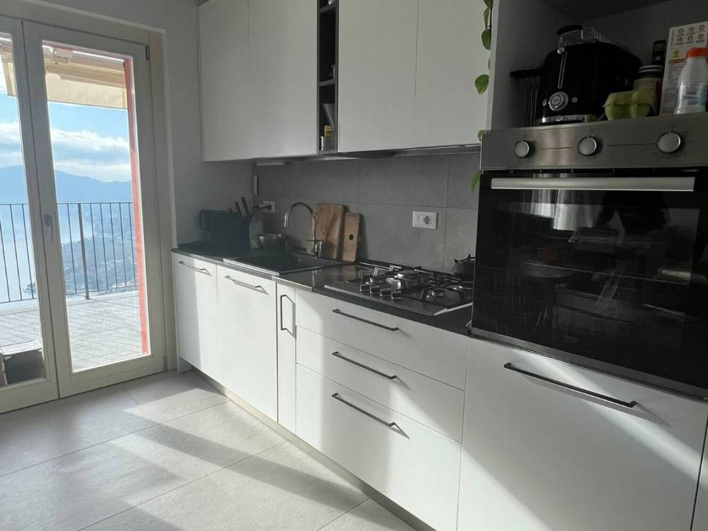 appartamento in affitto a Cernobbio in zona Rovenna