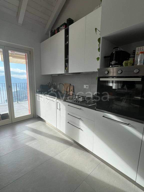 appartamento in affitto a Cernobbio in zona Rovenna