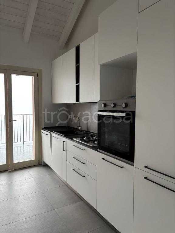 appartamento in affitto a Cernobbio in zona Rovenna
