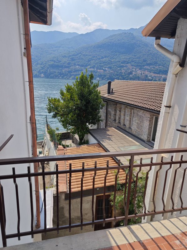 appartamento in affitto a Cernobbio in zona Stimianico
