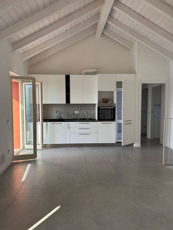 appartamento in affitto a Cernobbio in zona Rovenna