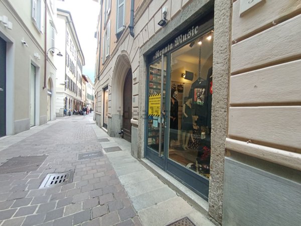 negozio in affitto a Como in zona Como Centro