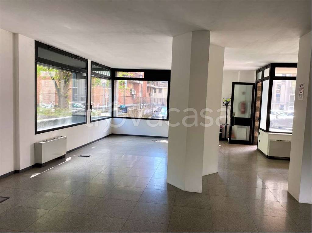 negozio in affitto a Como in zona Borghi