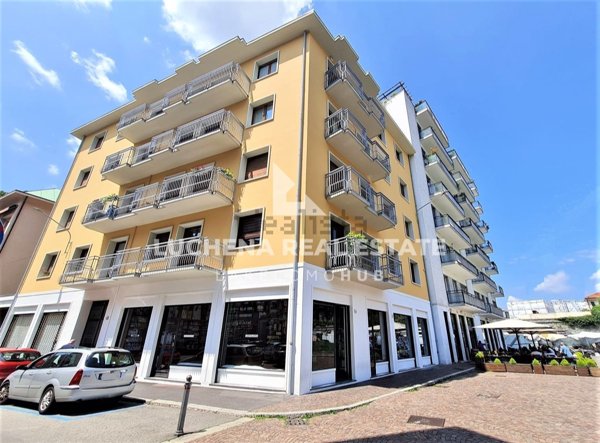 negozio in affitto a Como