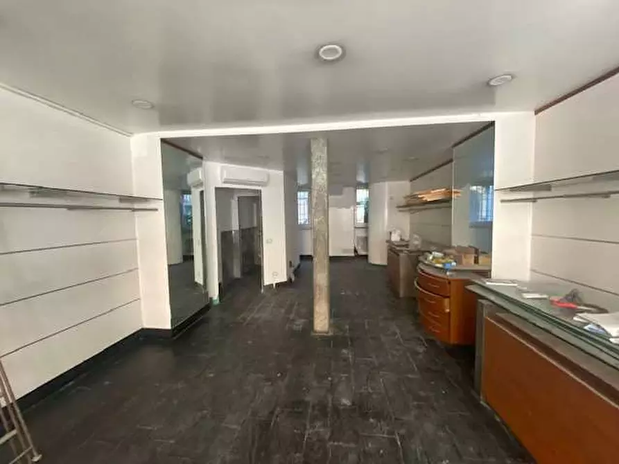 negozio in affitto a Como in zona Via Milano