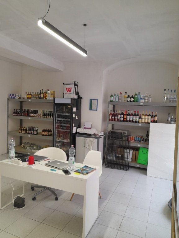 negozio in affitto a Como in zona Como Centro
