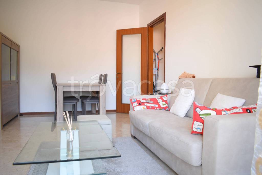 appartamento in affitto a Como in zona Tavernola