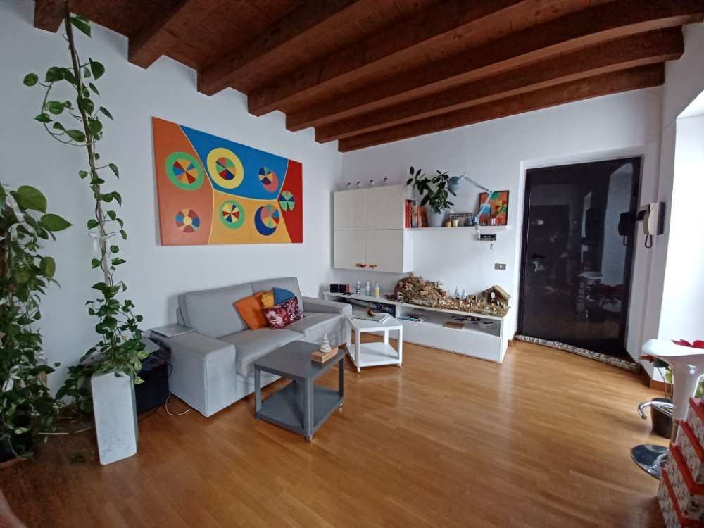 appartamento in affitto a Como in zona Borghi