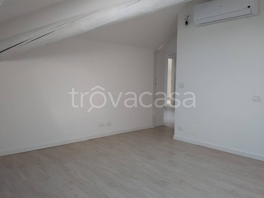 appartamento in affitto a Como in zona Borghi