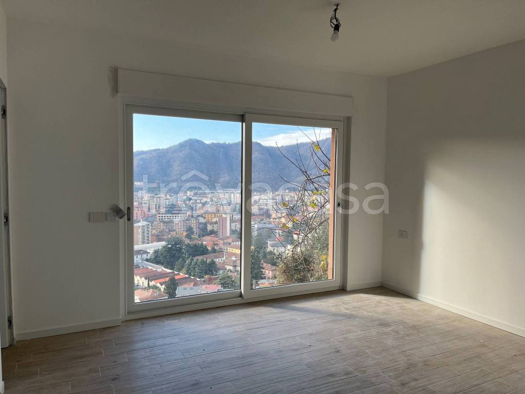 appartamento in affitto a Como in zona Garzola