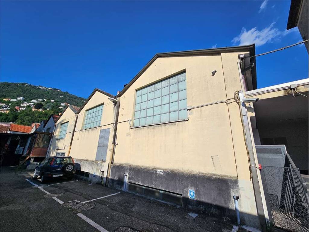 locale commerciale in affitto a Como in zona Borghi