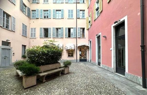 negozio in affitto a Como in zona Como Centro