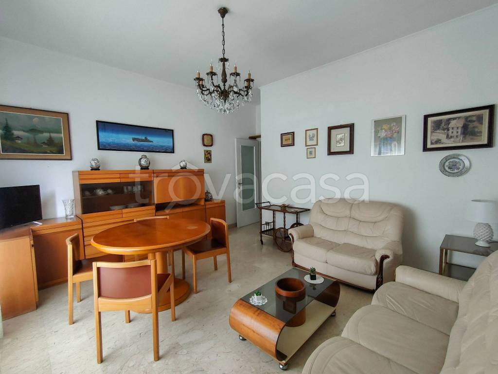 appartamento in affitto a Como in zona Borghi