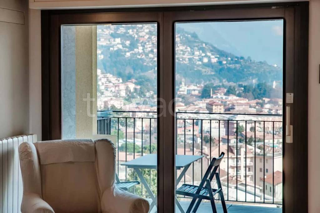 appartamento in affitto a Como in zona Tavernola