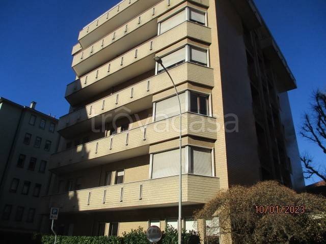 appartamento in affitto a Como in zona Borghi