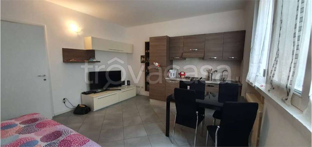 appartamento in affitto a Como in zona Borghi