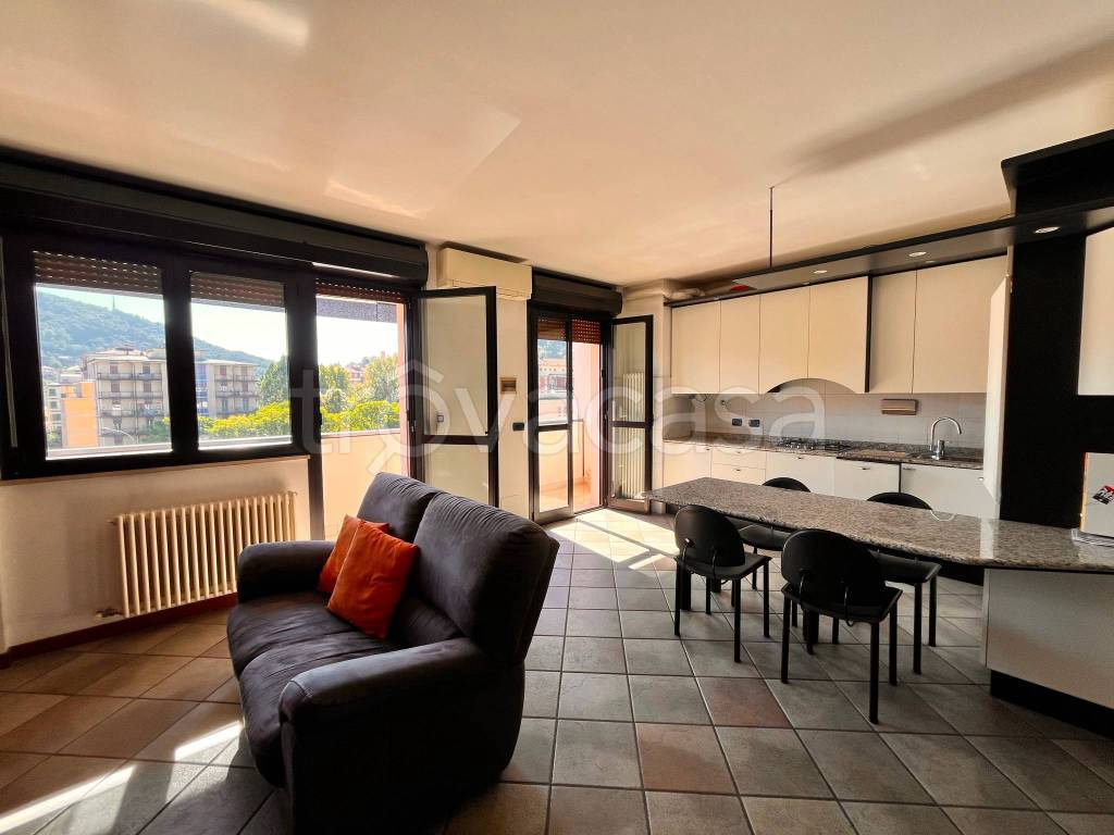 appartamento in affitto a Como in zona Borghi