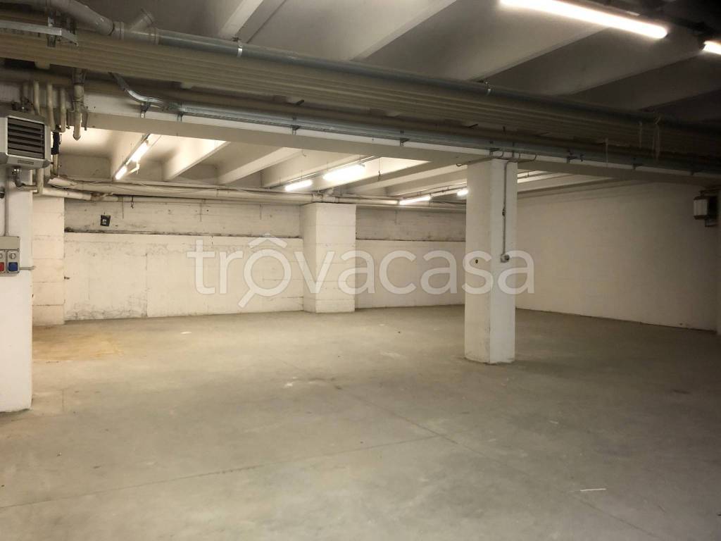locale commerciale in affitto a Como in zona Breccia