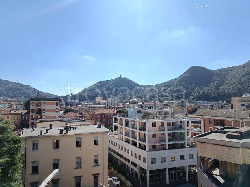 appartamento in affitto a Como in zona Borghi