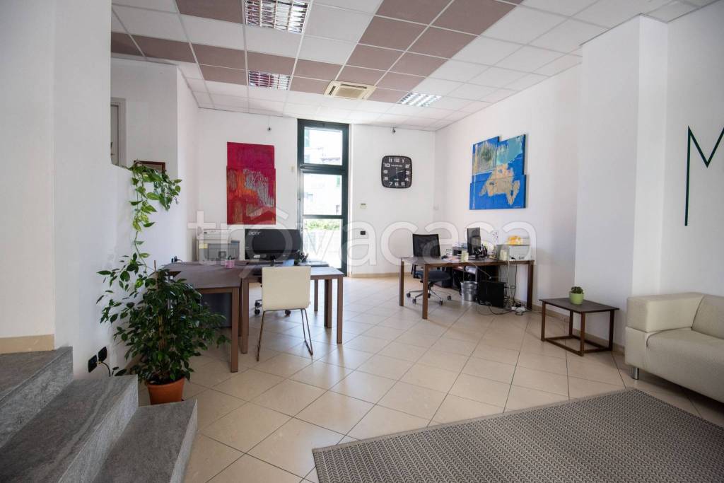 negozio in affitto a Como in zona Borghi