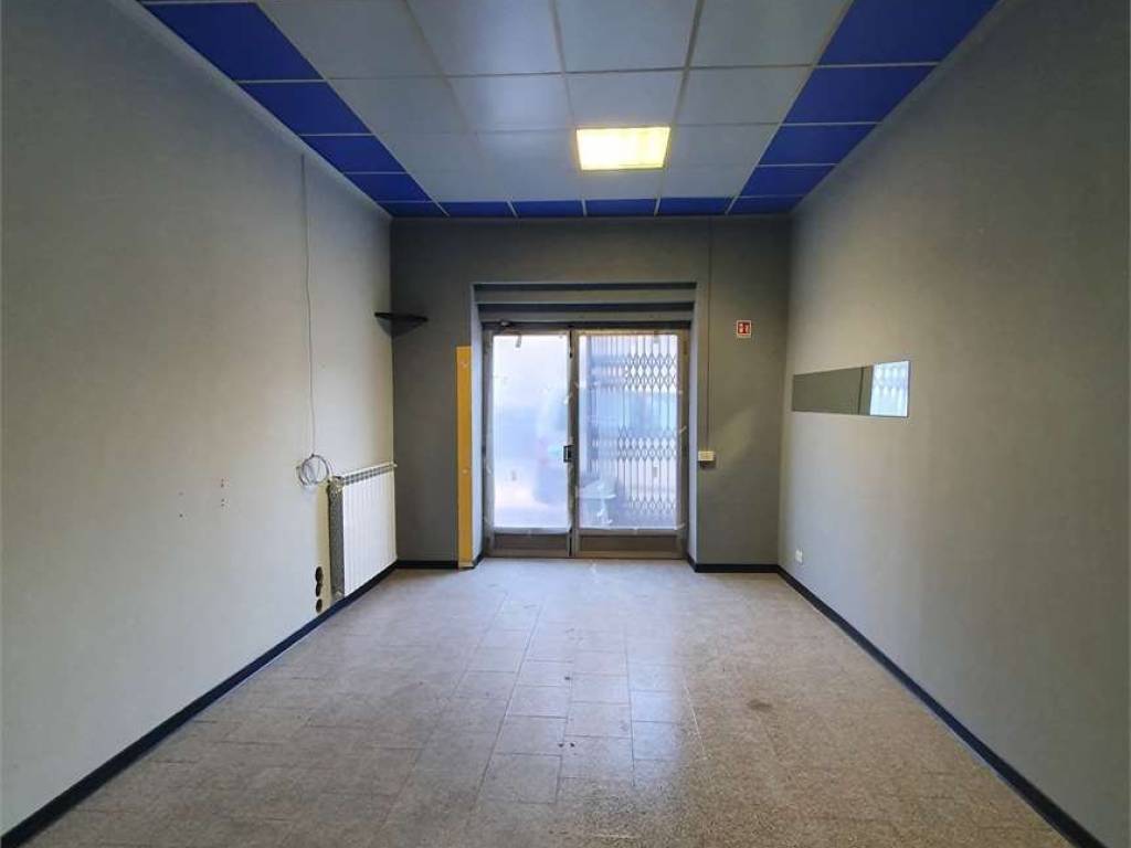 negozio in affitto a Como in zona Borghi