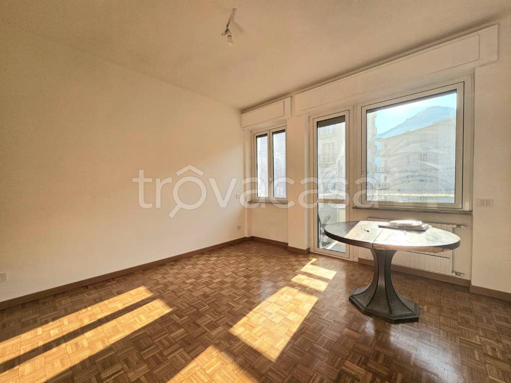 appartamento in affitto a Como in zona Borghi