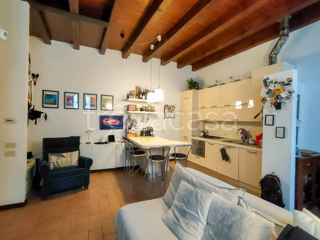 appartamento in affitto a Como in zona Borghi