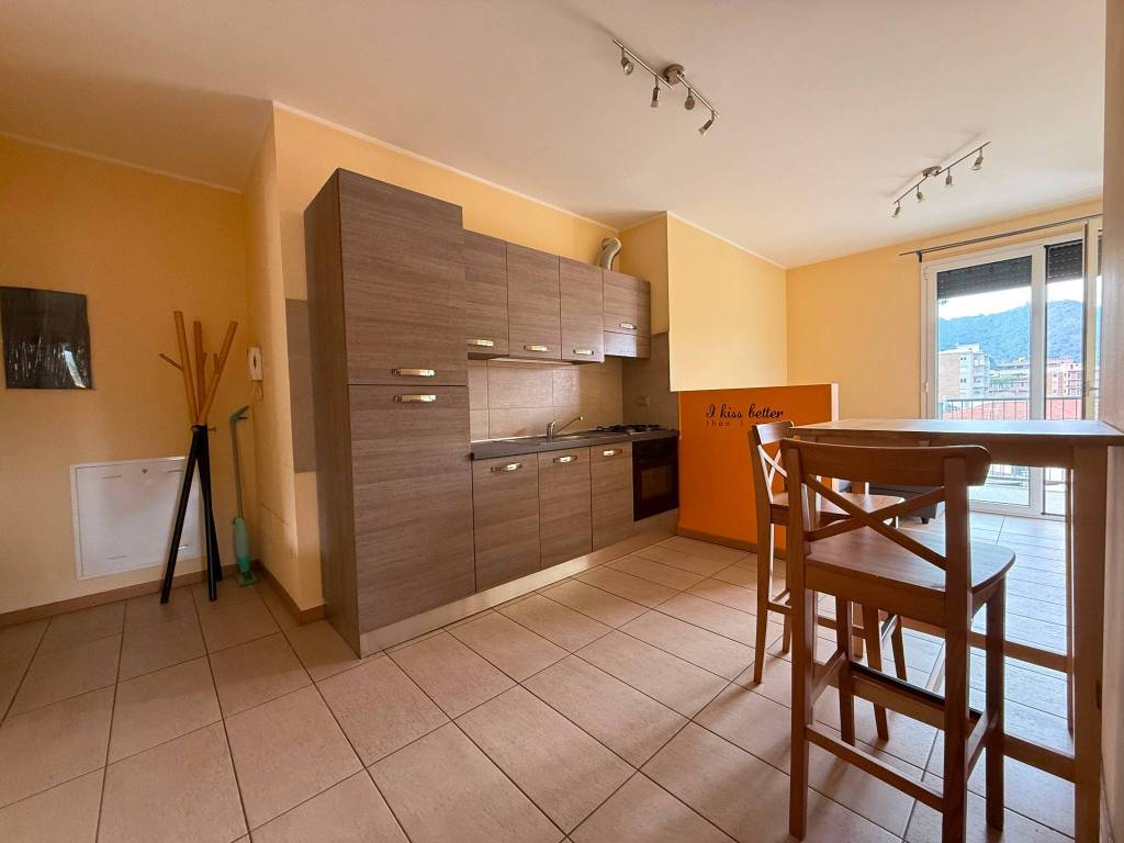 appartamento in affitto a Como in zona Borghi