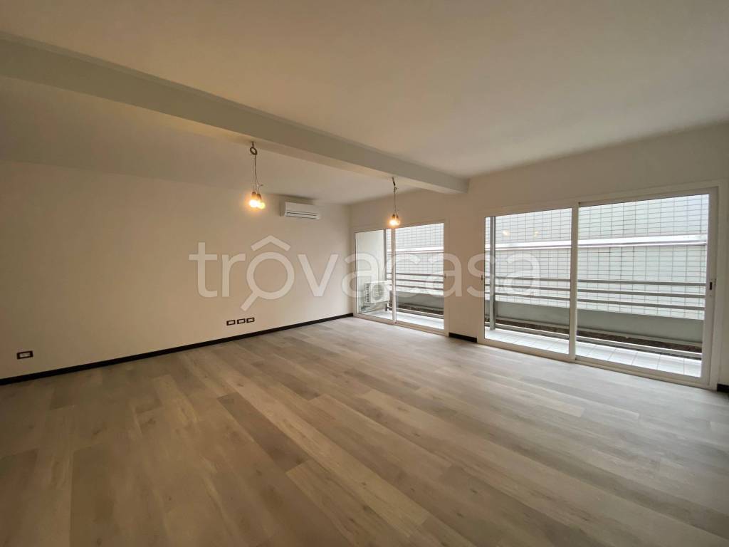 appartamento in affitto a Como in zona Borghi