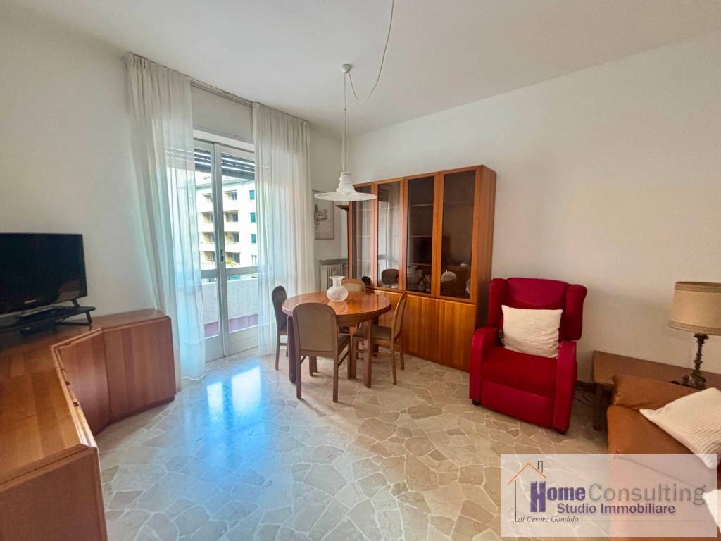 appartamento in affitto a Como in zona Borghi