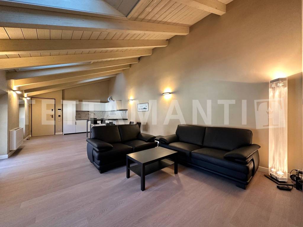 appartamento in affitto a Como in zona Piazza Volta