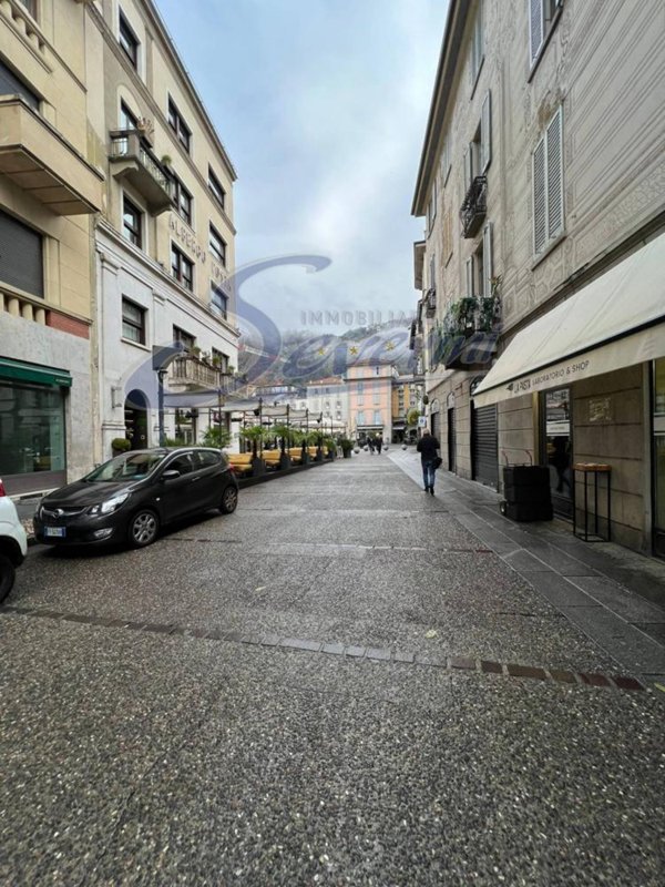 negozio in affitto a Como in zona Piazza Volta