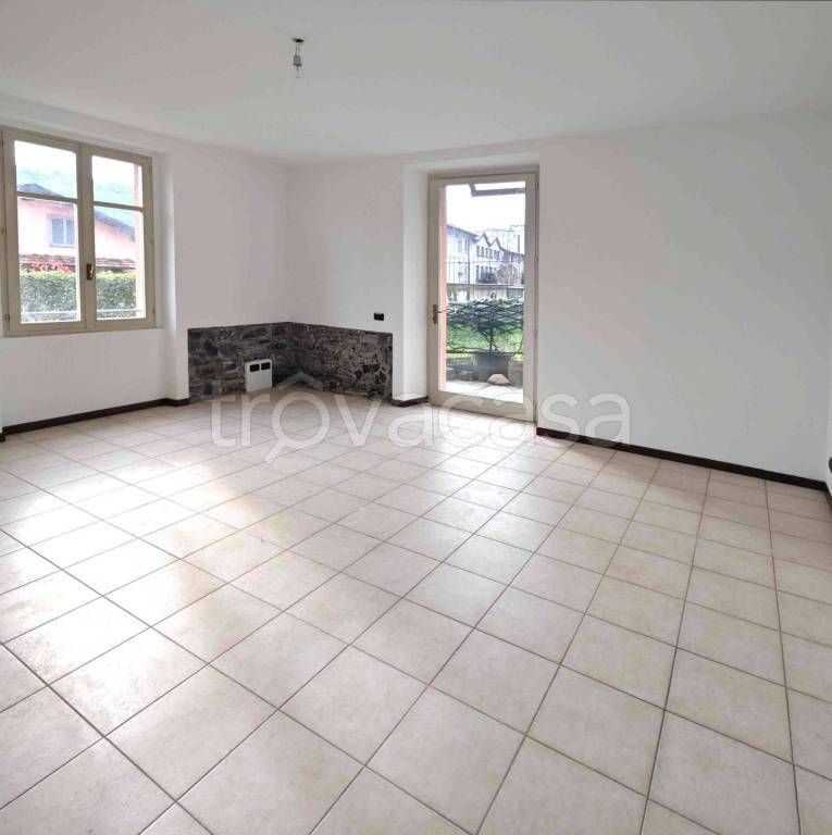 appartamento in affitto a Como in zona Tavernola