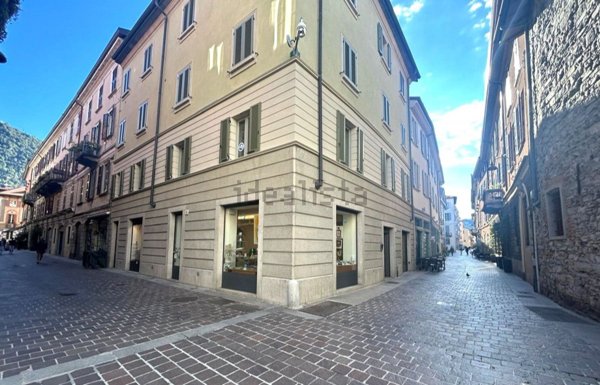 negozio in affitto a Como in zona Como Centro