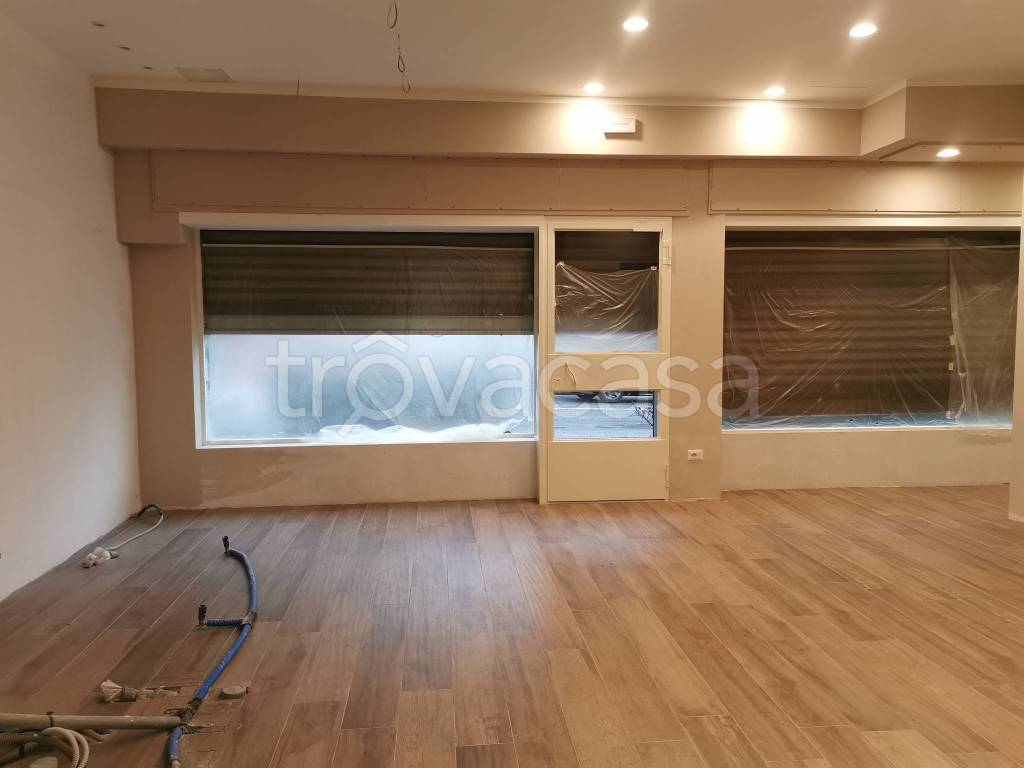 negozio in affitto a Como in zona Monte Olimpino