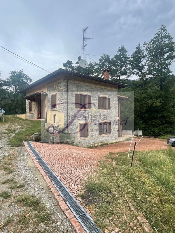 casa indipendente in affitto a Como in zona Breccia