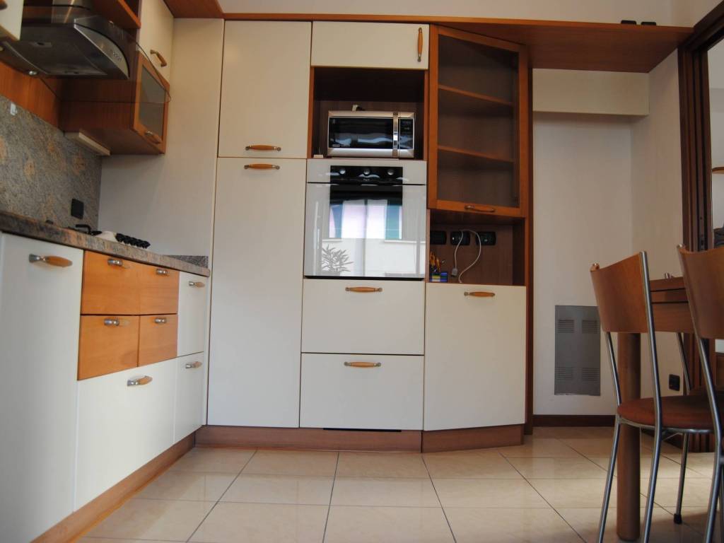 appartamento in affitto a Como in zona Albate