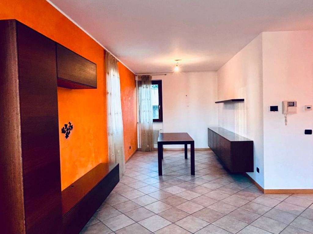 appartamento in affitto a Como in zona Camnago Volta