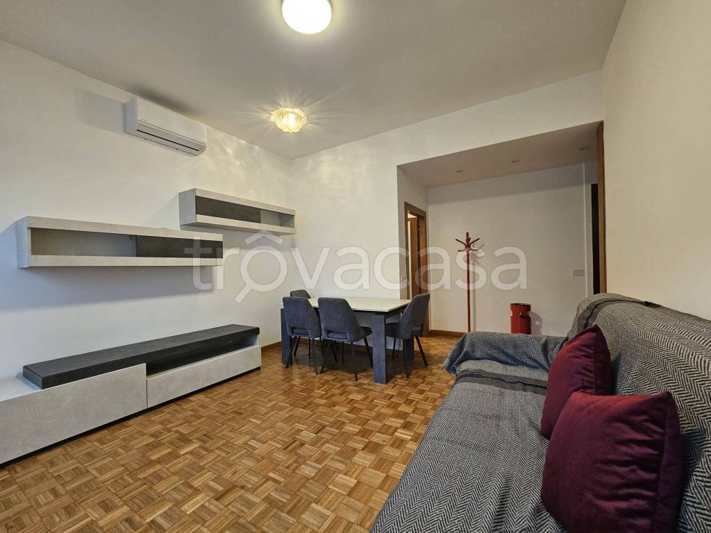 appartamento in affitto a Como in zona Borghi